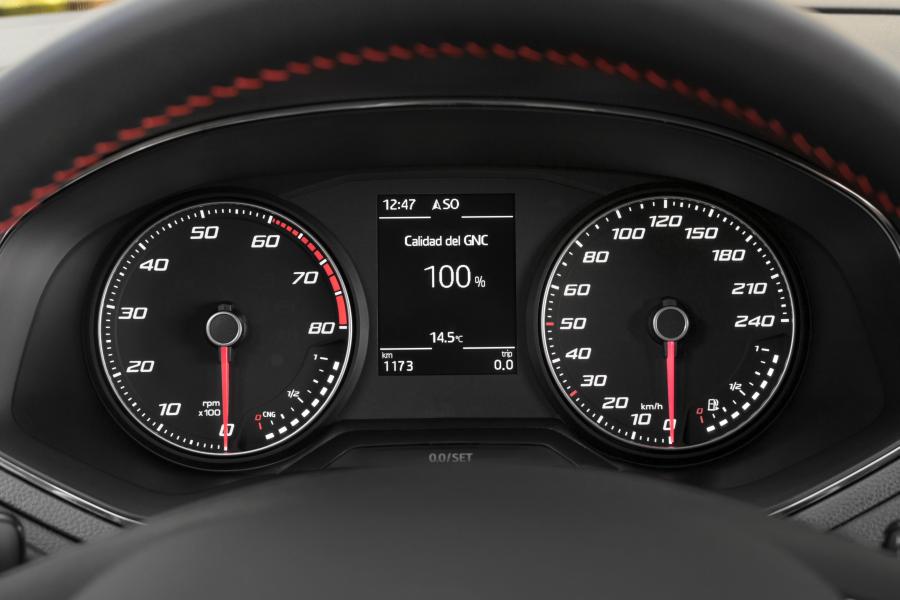 Панель приборов Seat Ibiza FR TGI 2017 года  (WW) (фото 13 из 34)